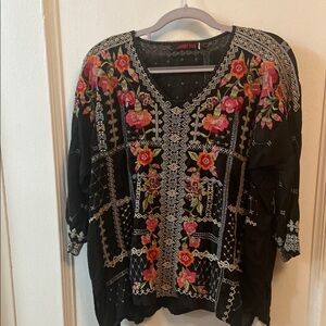Johnny Was Black Floral Embroidered Women's Top